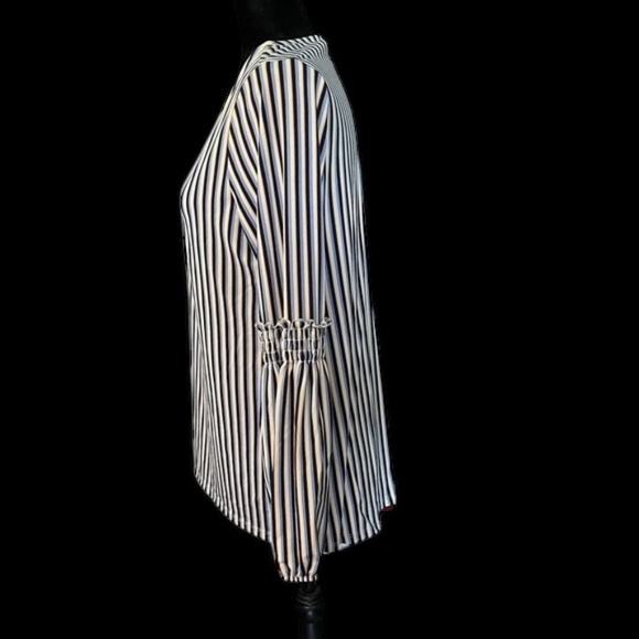 Chic Striped Sleeve Blouse – Stylish & Elegant by Como Blu - Picture 5 of 7